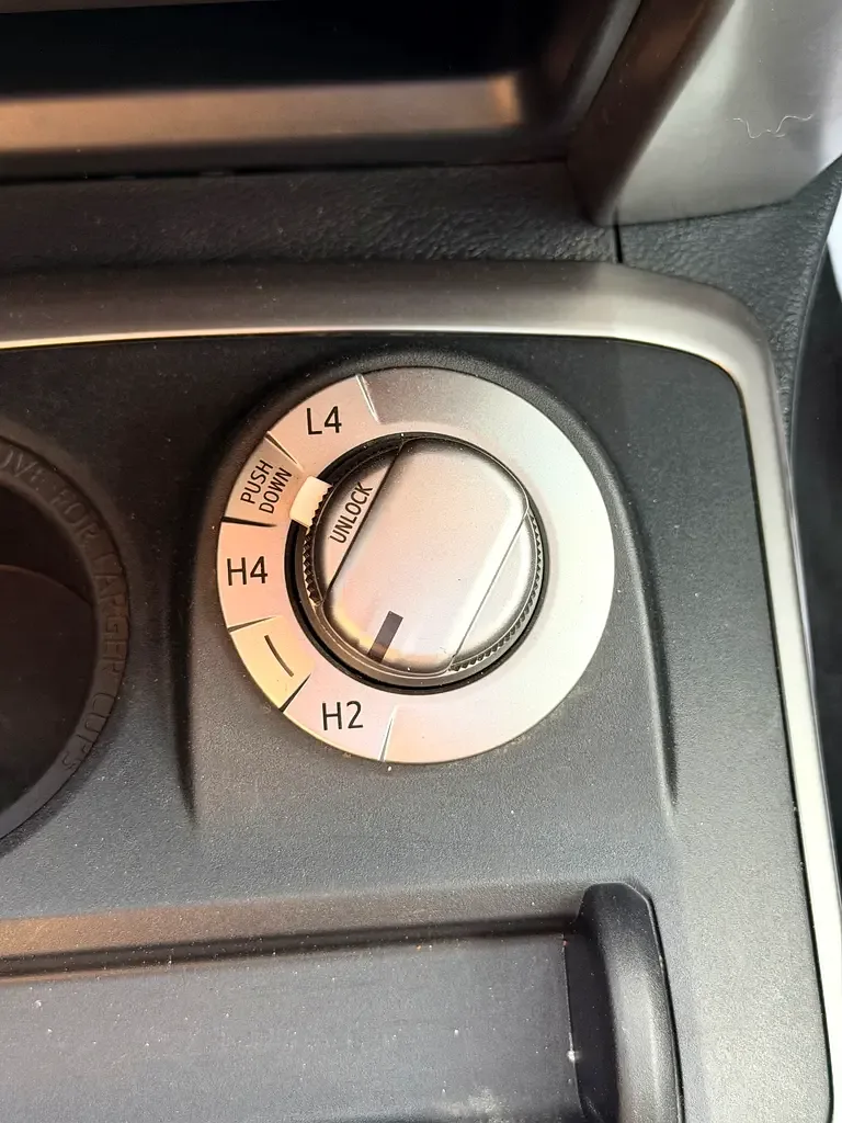 Toyota 4Runner 4.0 AT (273 حصان) - 13