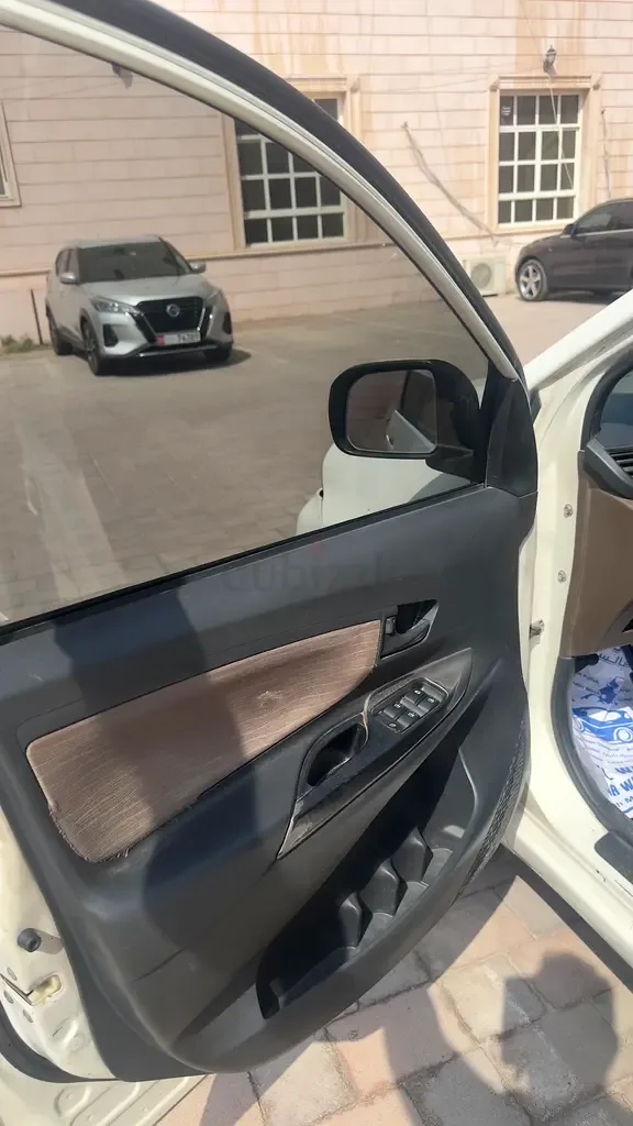 Toyota Avanza 1.5 AT RWD (102 hp)