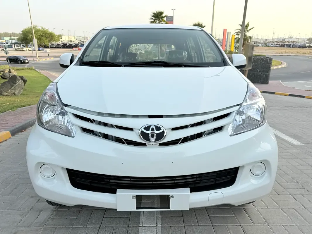 Toyota Avanza 1.5 AT RWD (102 hp)