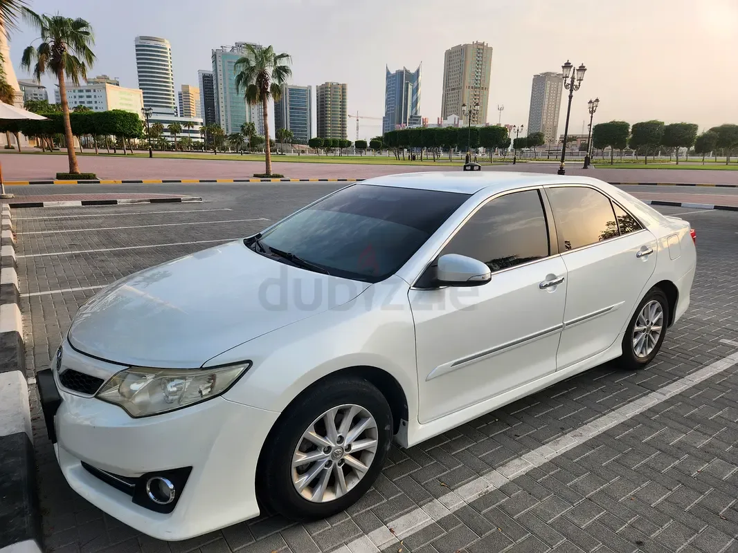 Toyota Camry 2.5 AT (181 hp)