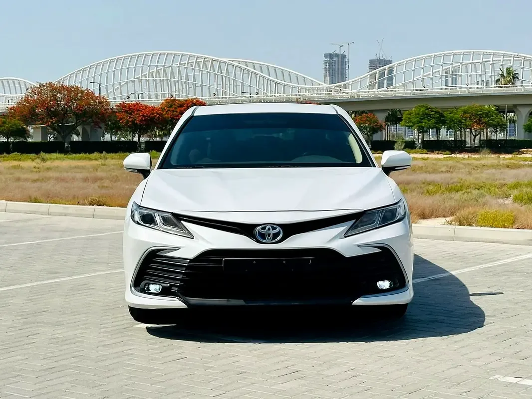 Toyota Camry 2.5 AT (200 حصان) - 2