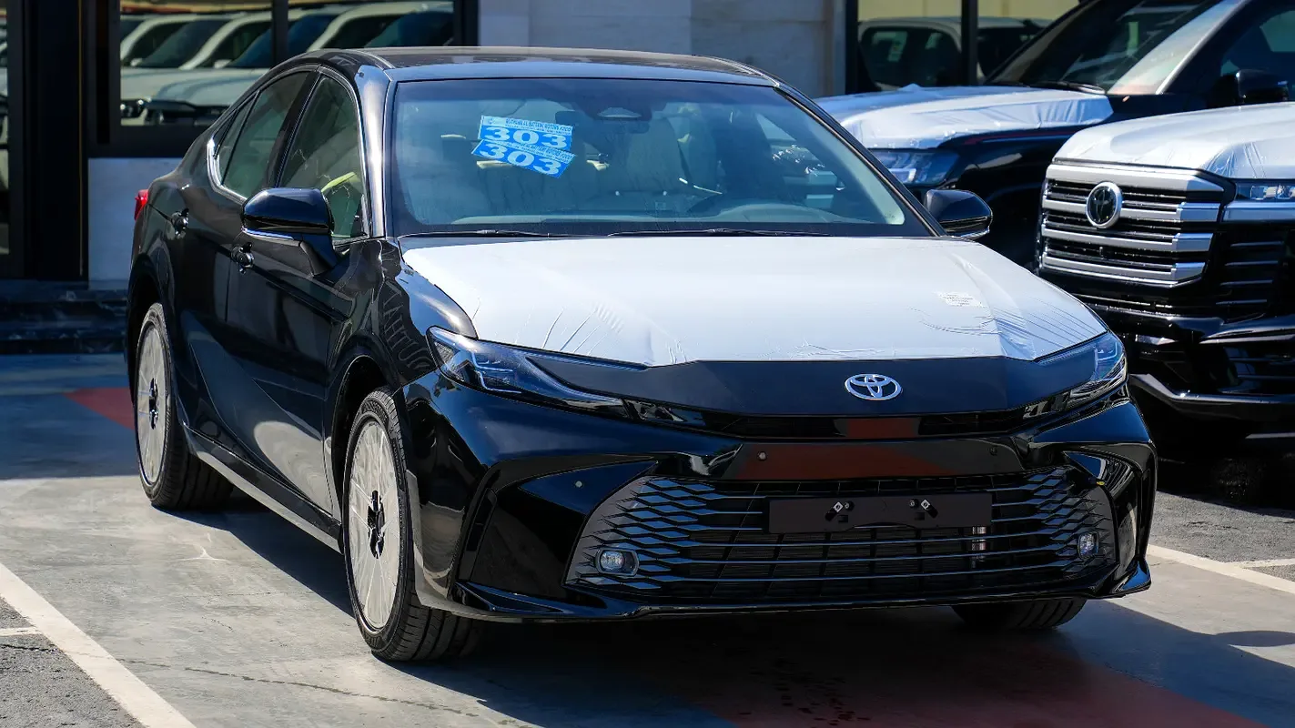 Toyota Camry 2.5 AT (204 hp)