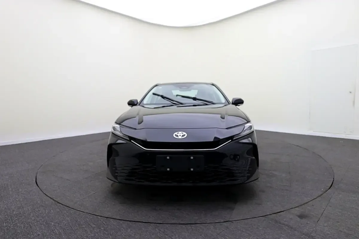 Toyota Camry 2.5 AT (204 hp)