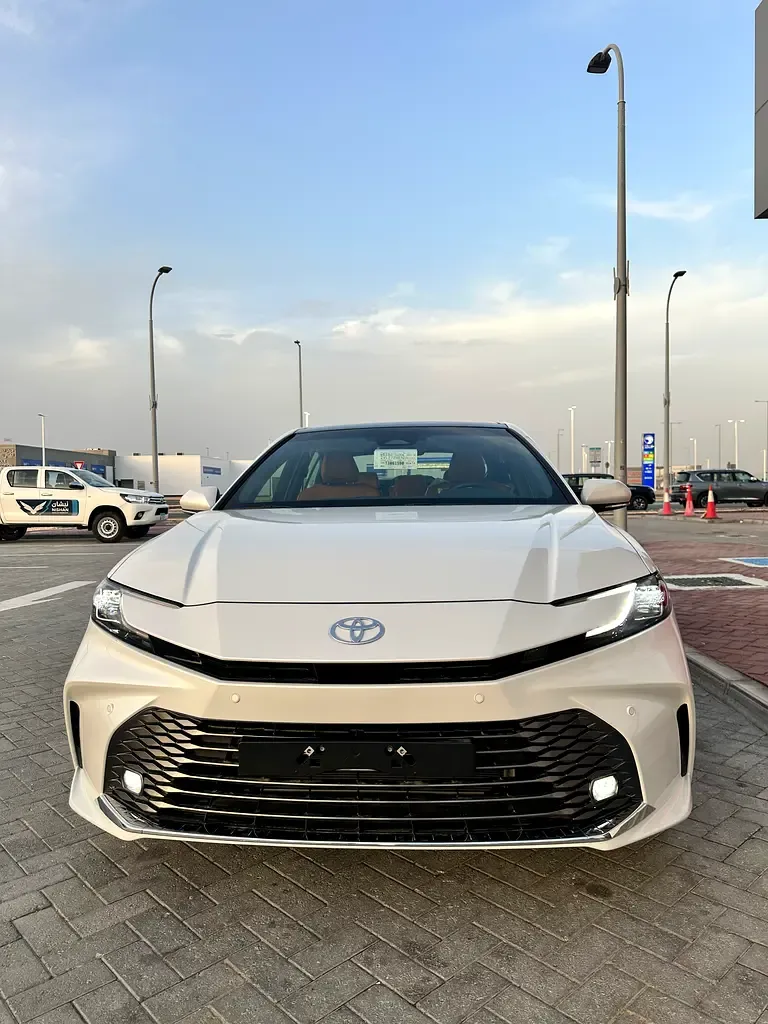 Toyota Camry 2.5 AT (204 hp)