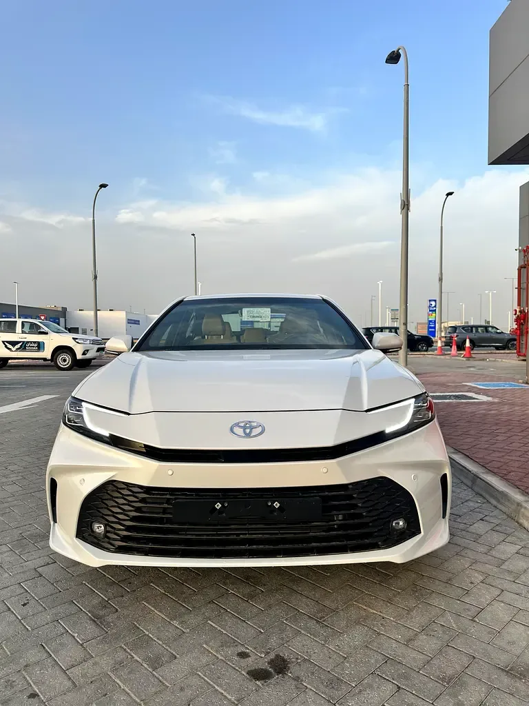 Toyota Camry 2.5 AT (204 hp)