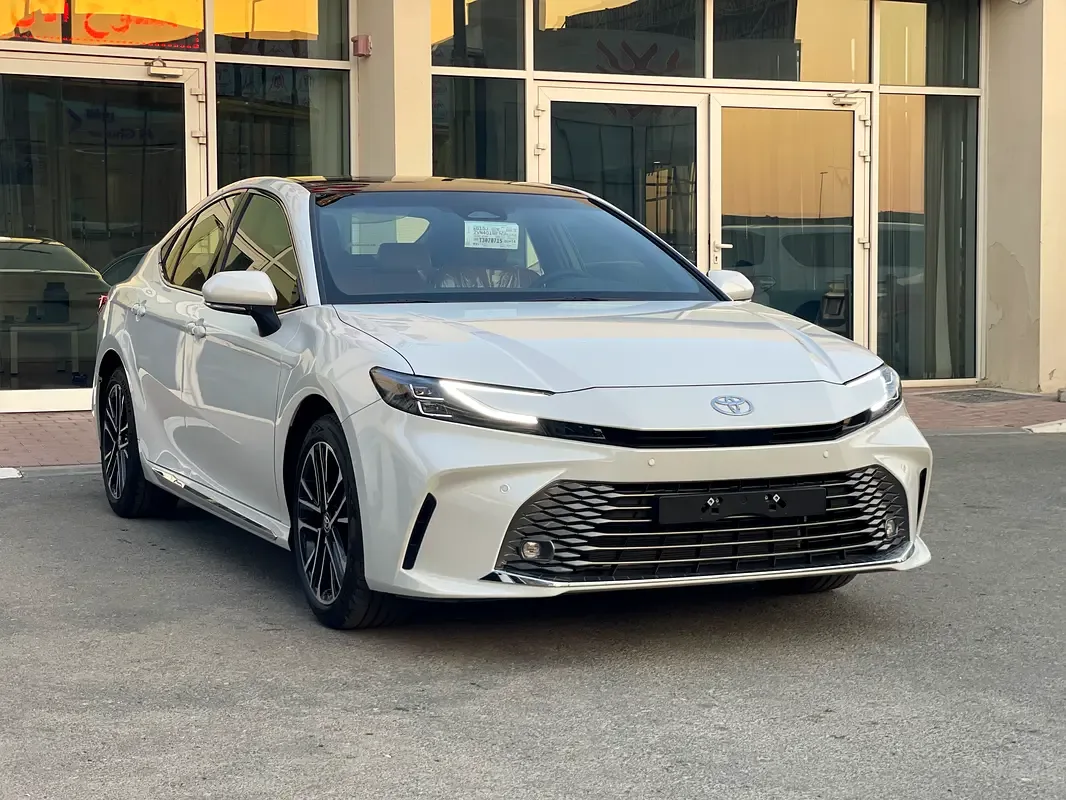 Toyota Camry 2.5 AT (204 hp)