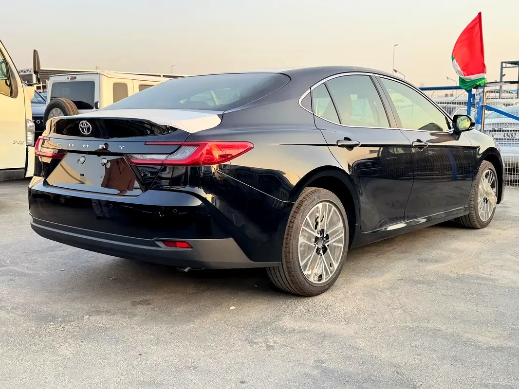 Toyota Camry 2.5 AT (204 حصان) - 2