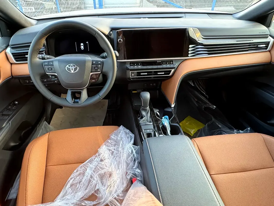 Toyota Camry 2.5 AT (204 حصان) - 8