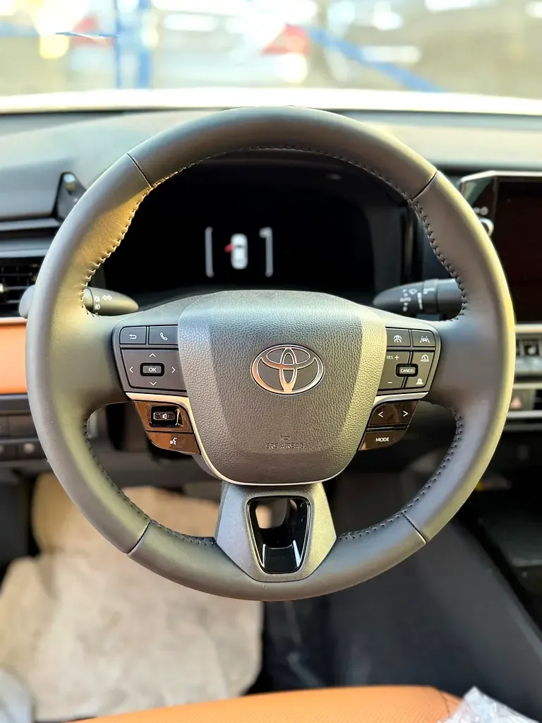 Toyota Camry 2.5 AT (204 حصان) - 10