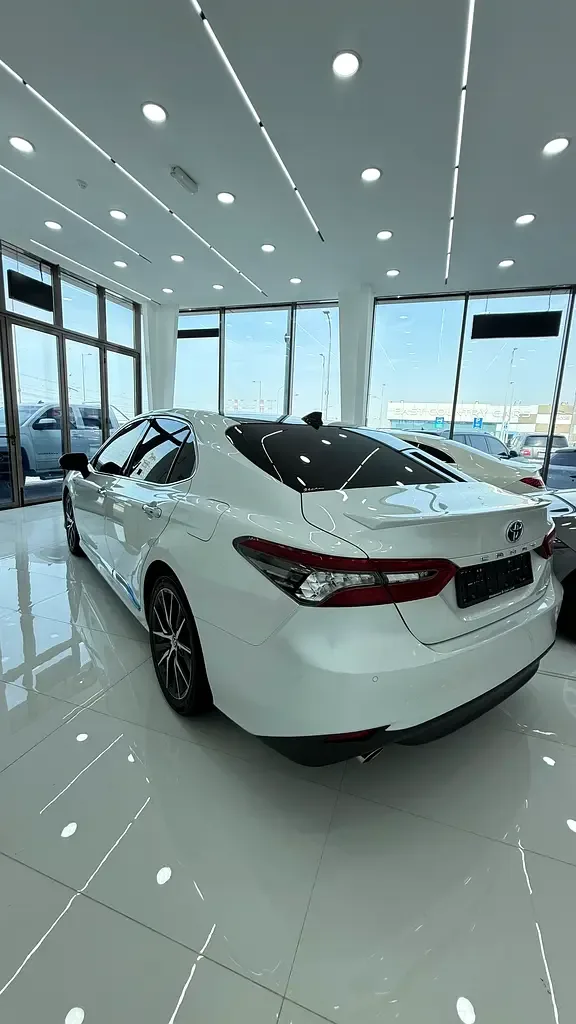 Toyota Camry 2.5 AT (204 حصان) - 3