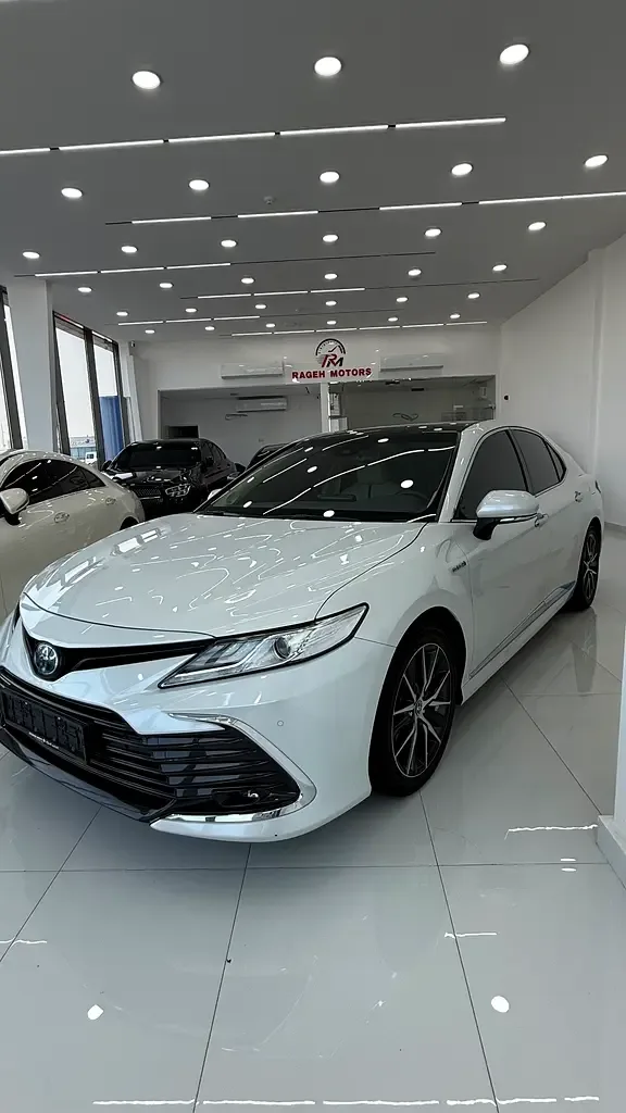 Toyota Camry 2.5 AT (204 حصان) - 2