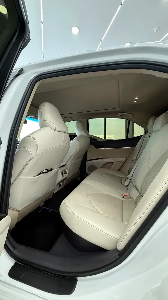 Toyota Camry 2.5 AT (204 حصان) - 6