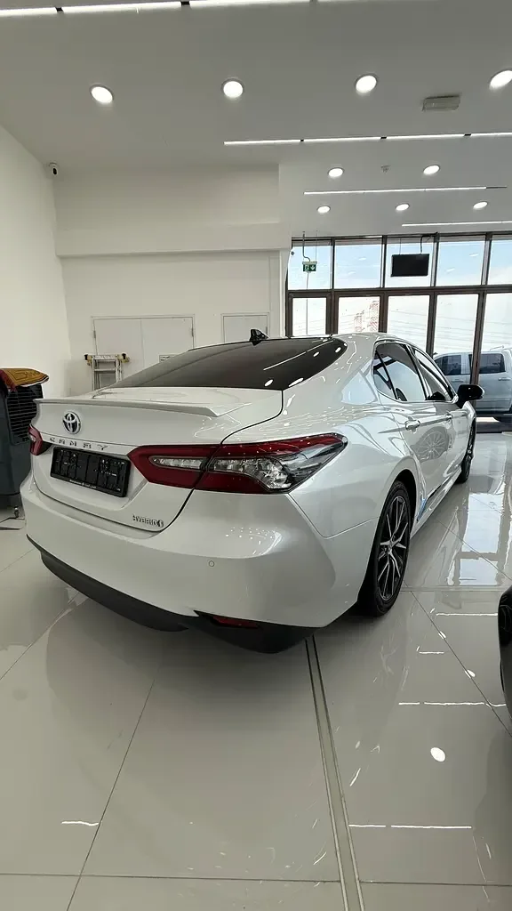 Toyota Camry 2.5 AT (204 حصان) - 5