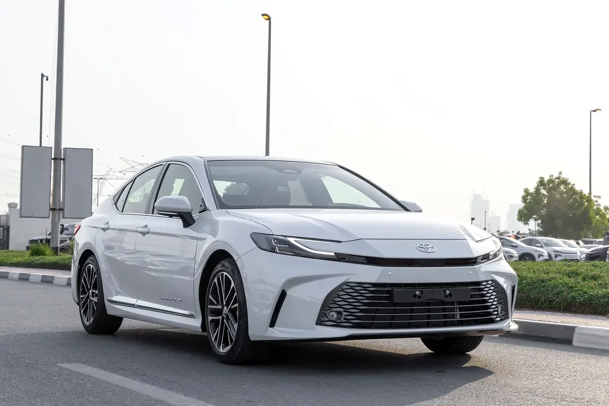 Toyota Camry 2.5 CVT (225 hp)