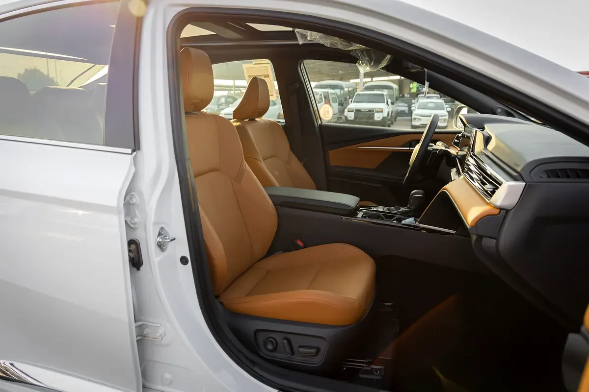Toyota Camry 2.5 CVT (225 hp) - 19