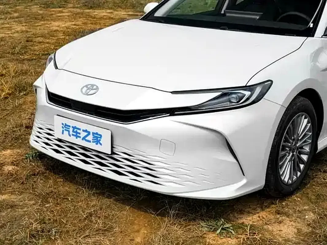 Toyota Camry 2.5 CVT (225 حصان) - 2