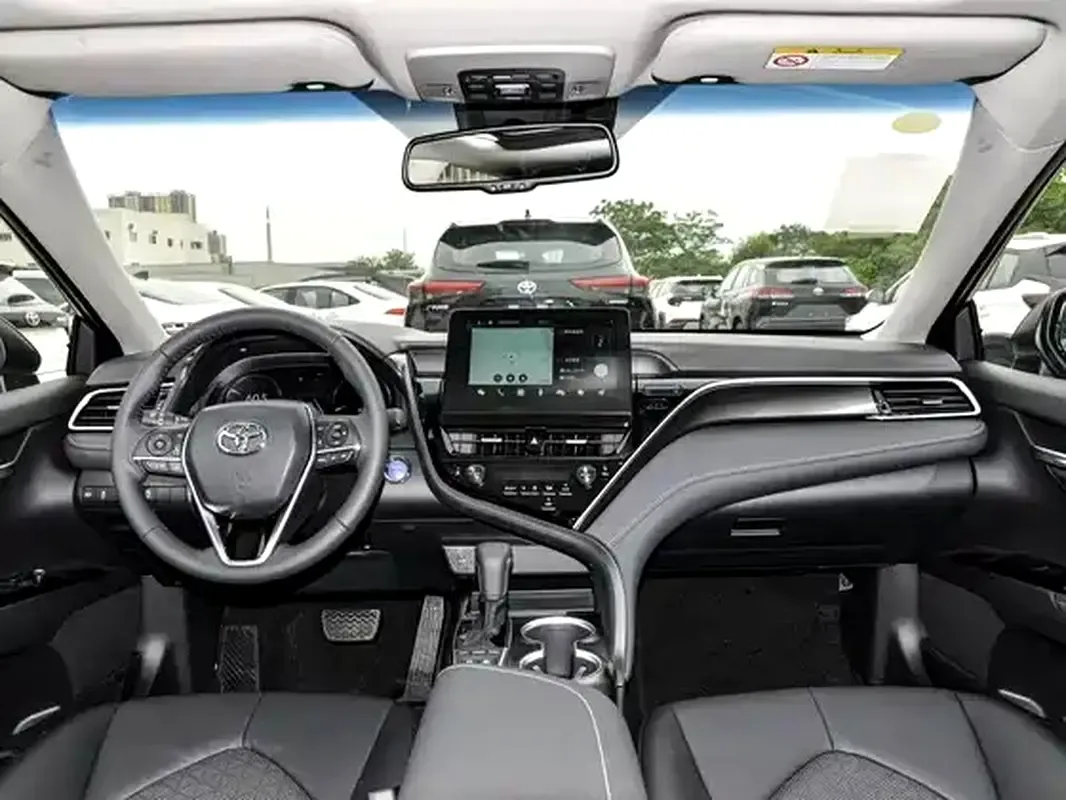 Toyota Camry 2.5 CVT (225 حصان) - 7