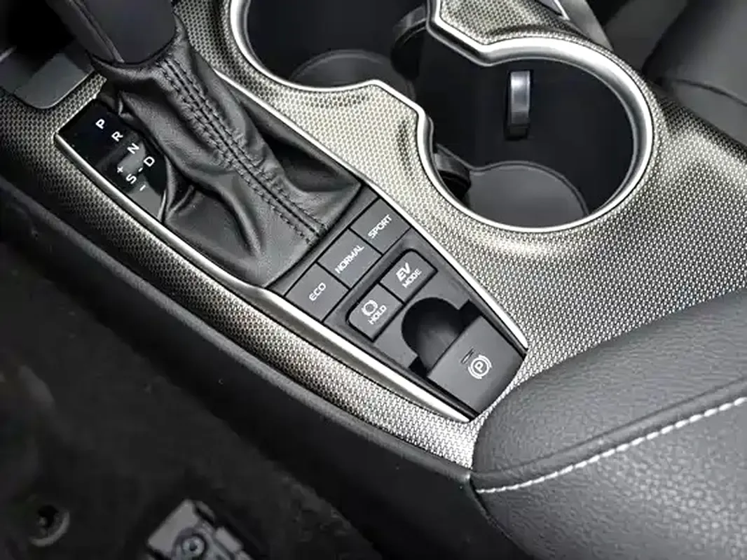 Toyota Camry 2.5 CVT (225 حصان) - 11