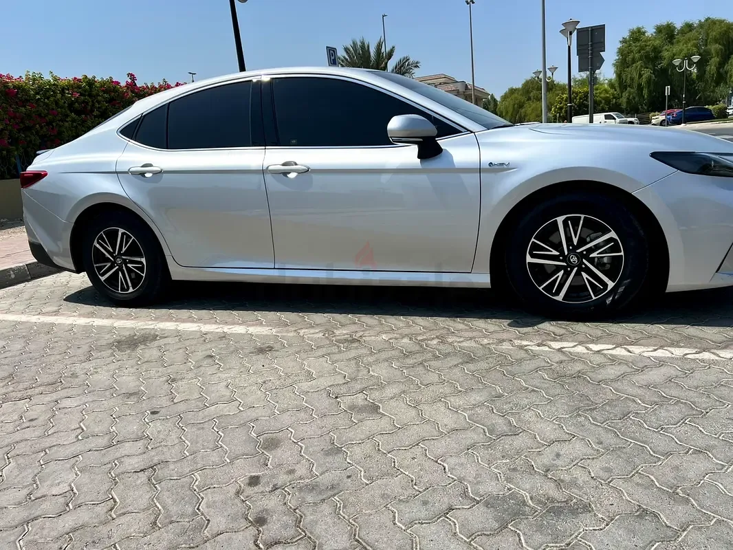 Toyota Camry 2.5 CVT (225 حصان) - 4