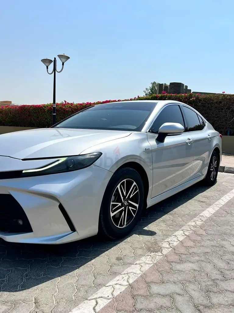 Toyota Camry 2.5 CVT (225 حصان) - 6