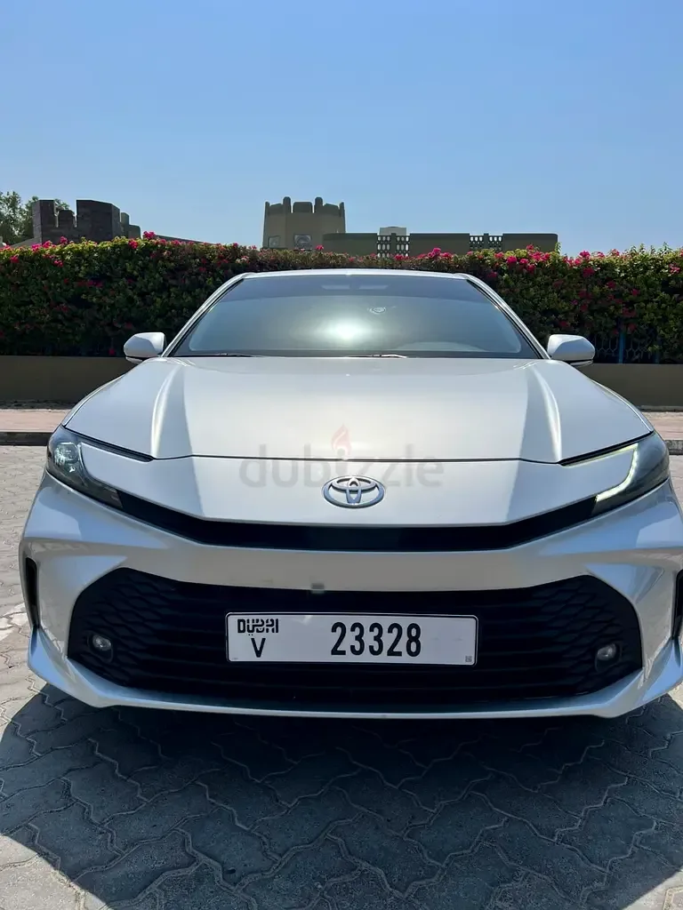 Toyota Camry 2.5 CVT (225 حصان) - 10