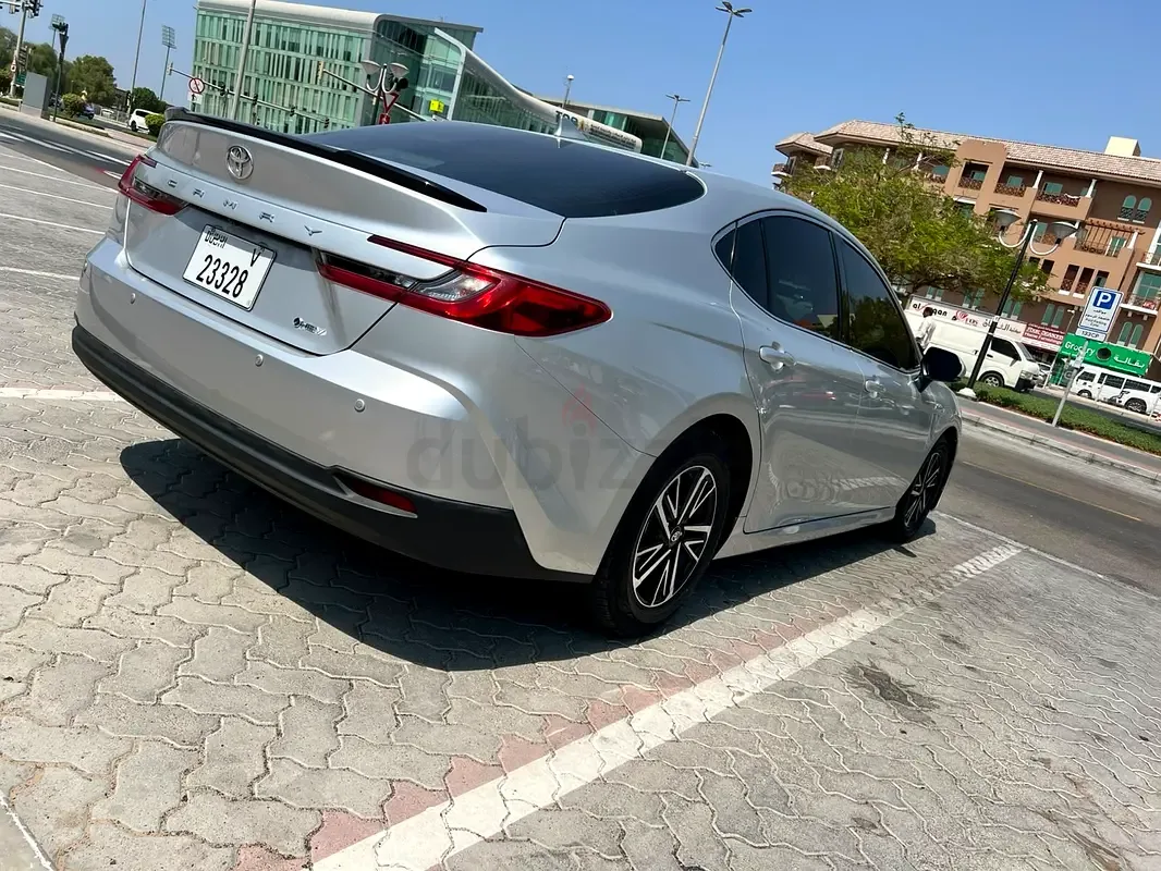 Toyota Camry 2.5 CVT (225 حصان) - 8