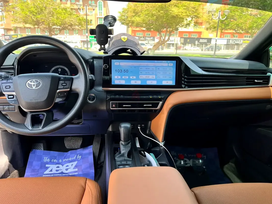 Toyota Camry 2.5 CVT (225 حصان) - 15