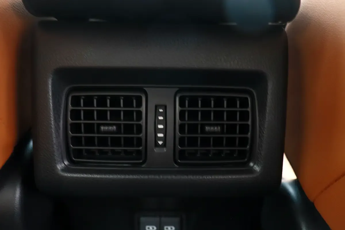 Toyota Camry 2.5 CVT (225 hp) - 17