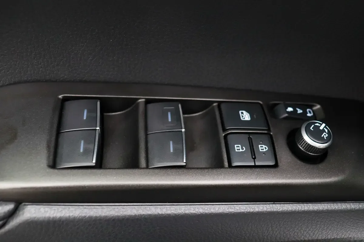 Toyota Camry 2.5 CVT (225 hp) - 18