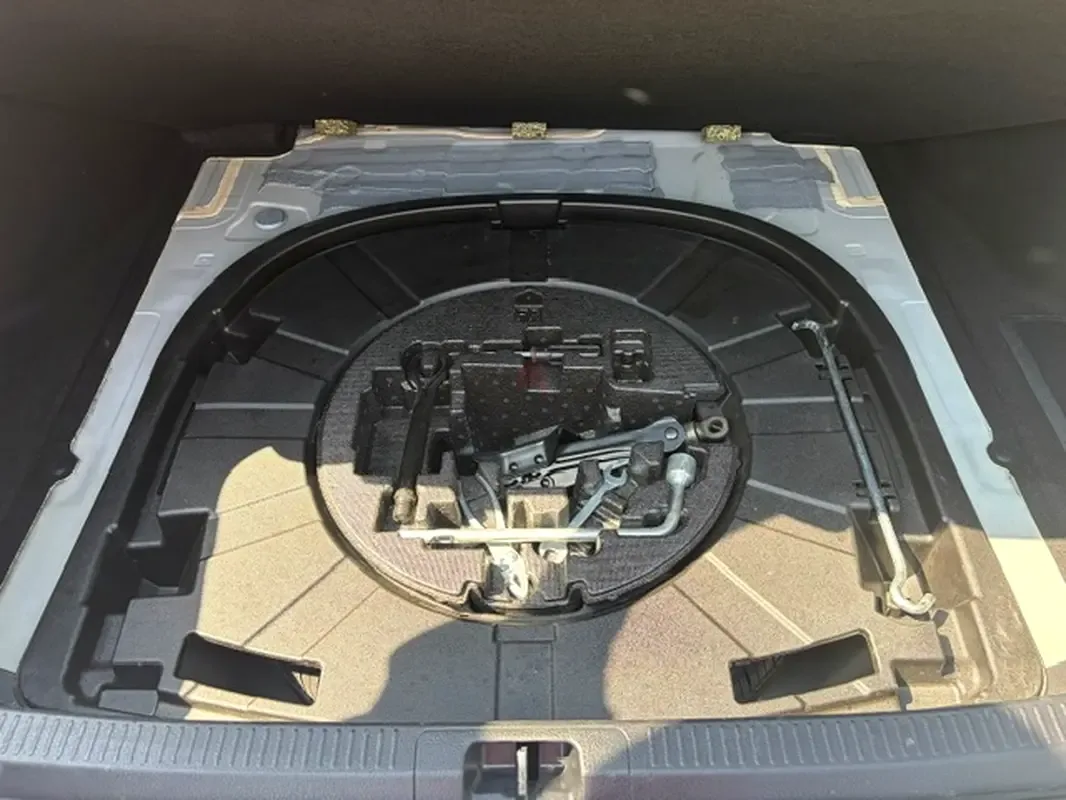 Toyota Camry 2.5 CVT (225 hp) - 17