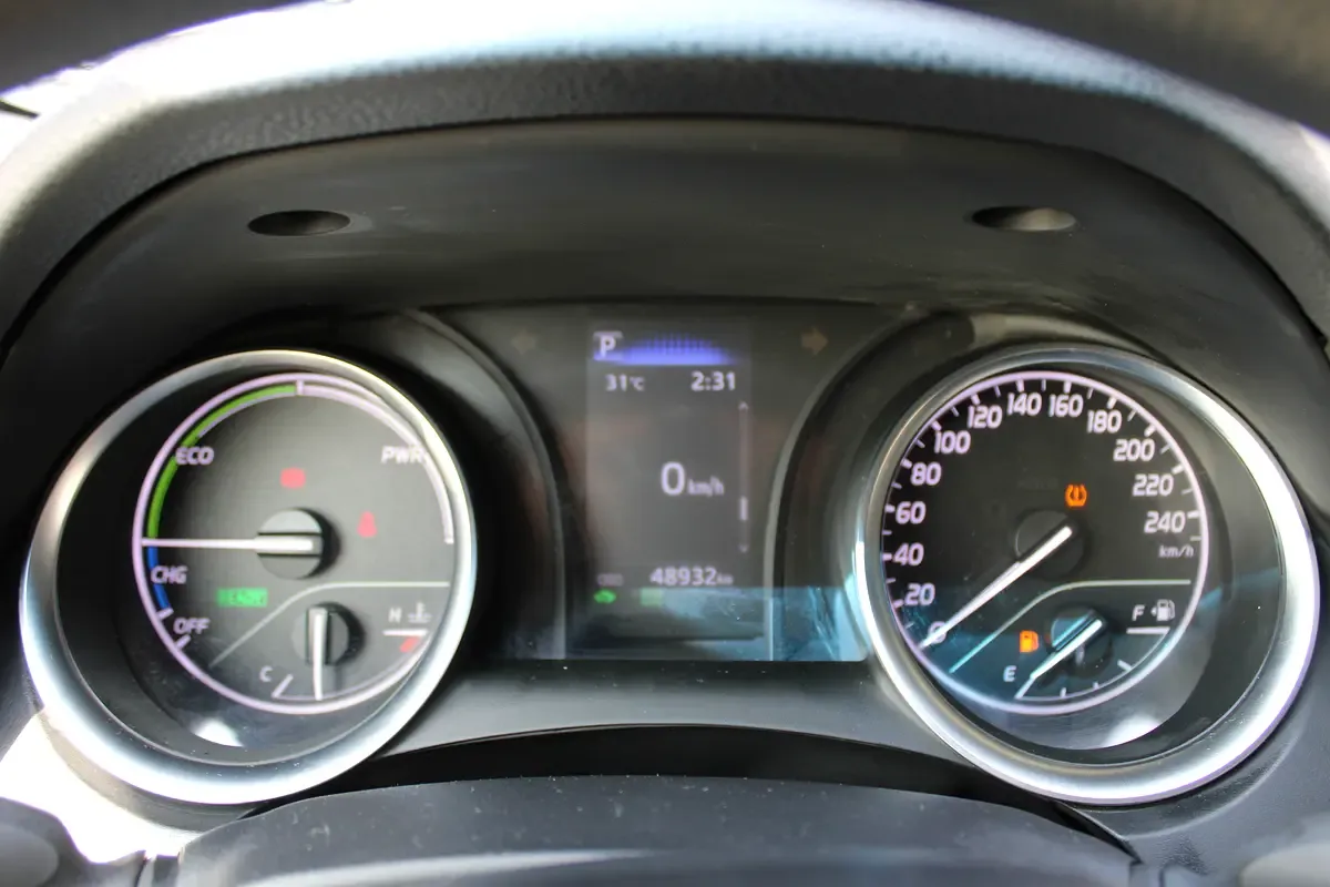 Toyota Camry 2.5 CVT 4WD (178 حصان) - 9