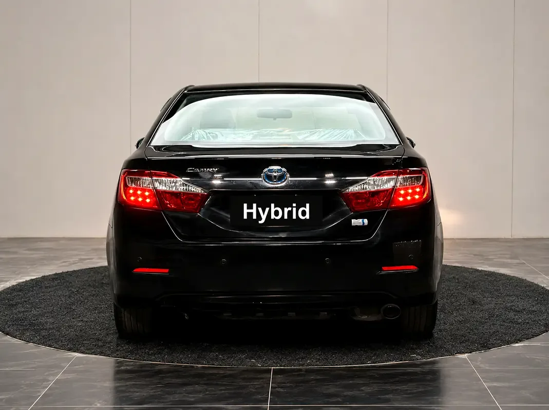 Toyota Camry 2.5 Hybrid CVT (178 hp) - 12