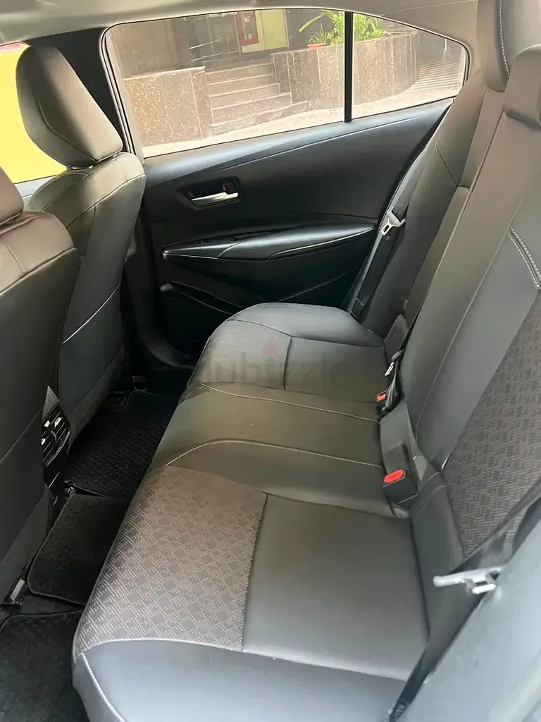 Toyota Corolla 1.8 CVT (137 حصان) - 7