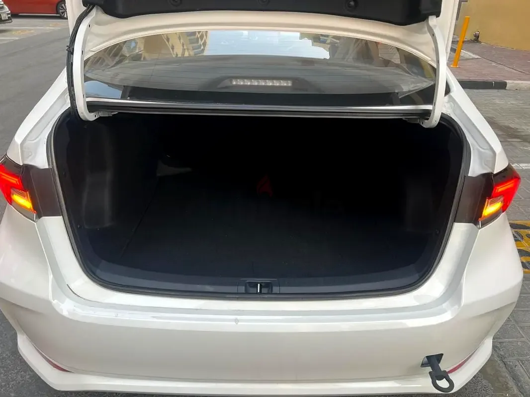 Toyota Corolla 1.8 CVT (137 حصان) - 9