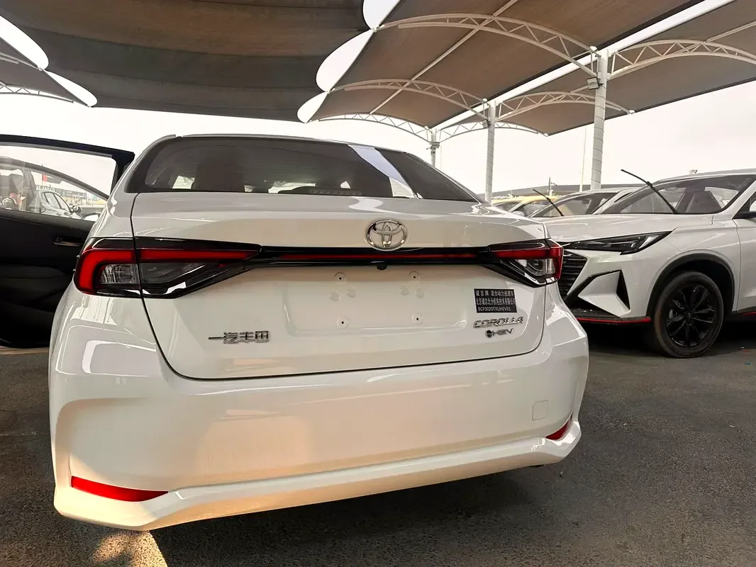 Toyota Corolla 1.8 CVT (137 حصان) - 7