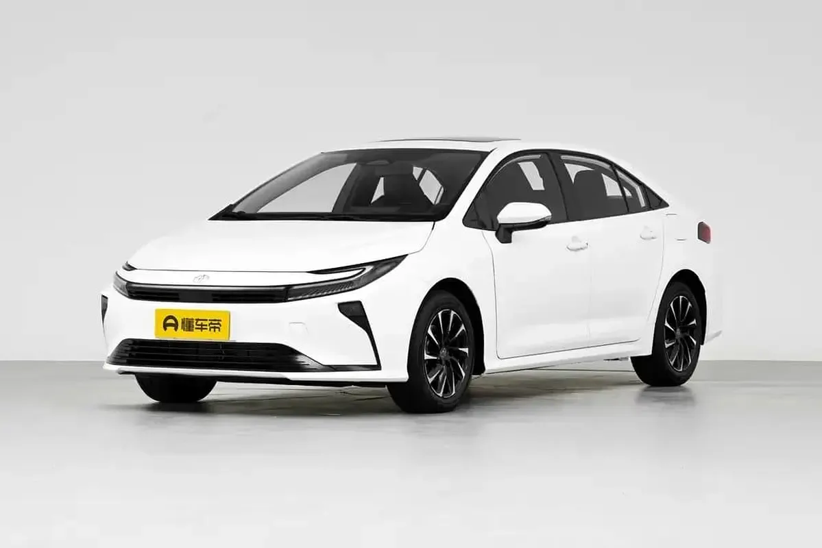 Toyota Corolla 1.8 CVT (137 حصان)
