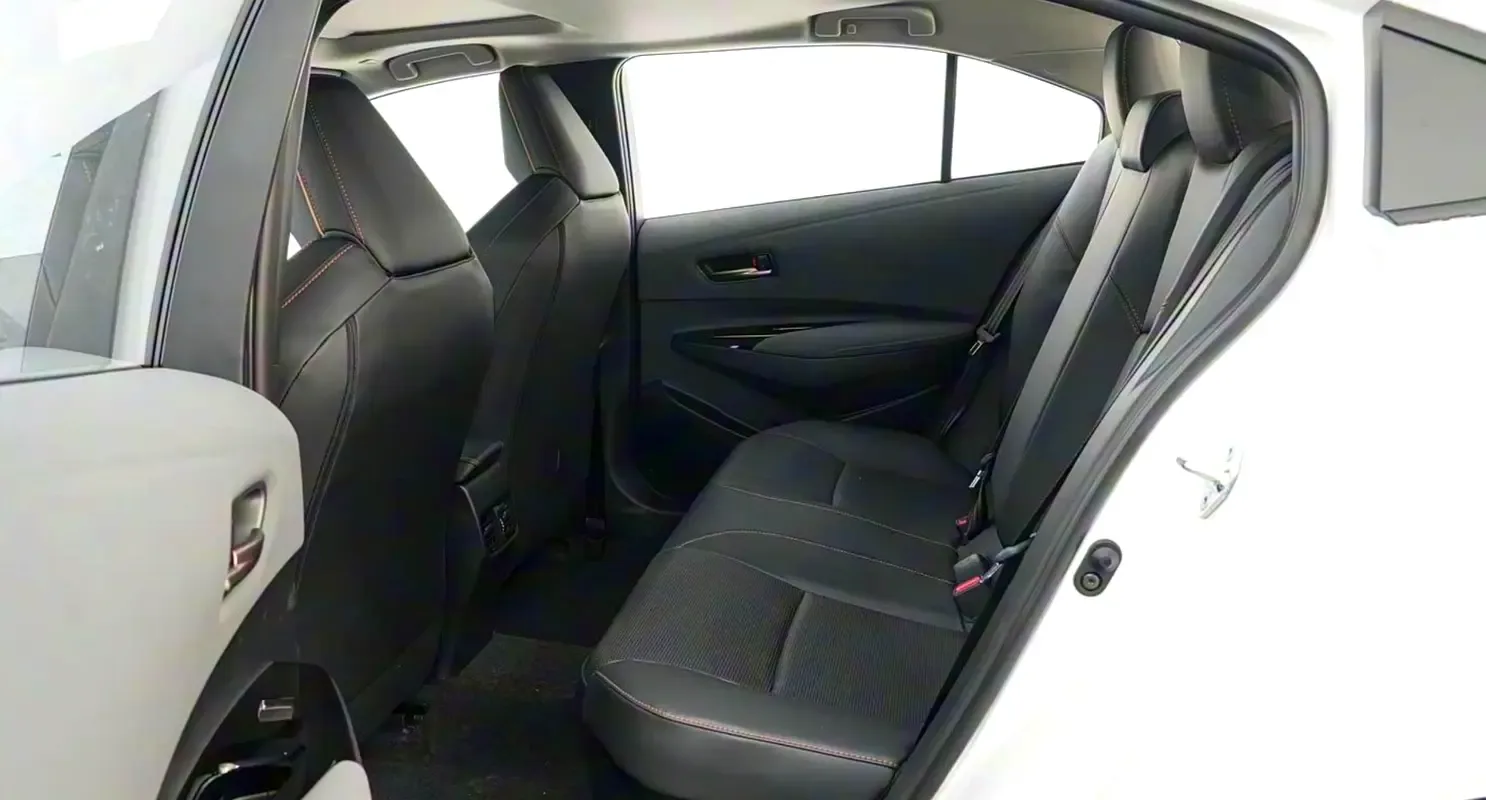 Toyota Corolla 1.8 CVT (137 حصان) - 13