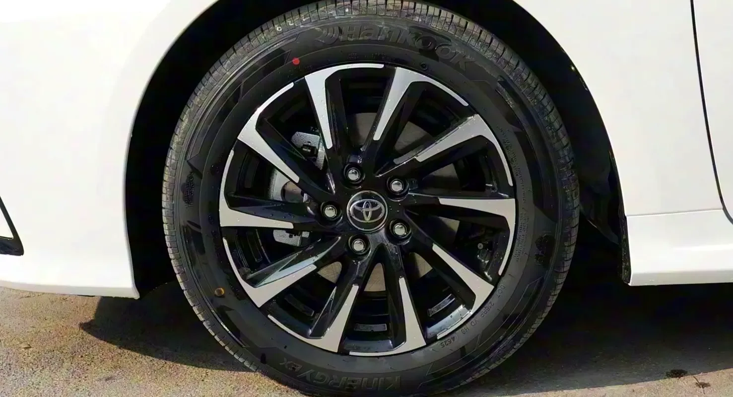 Toyota Corolla 1.8 CVT (137 حصان) - 16