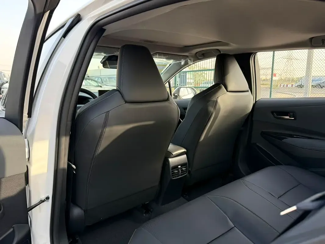 Toyota Corolla 1.8 CVT (137 حصان) - 8