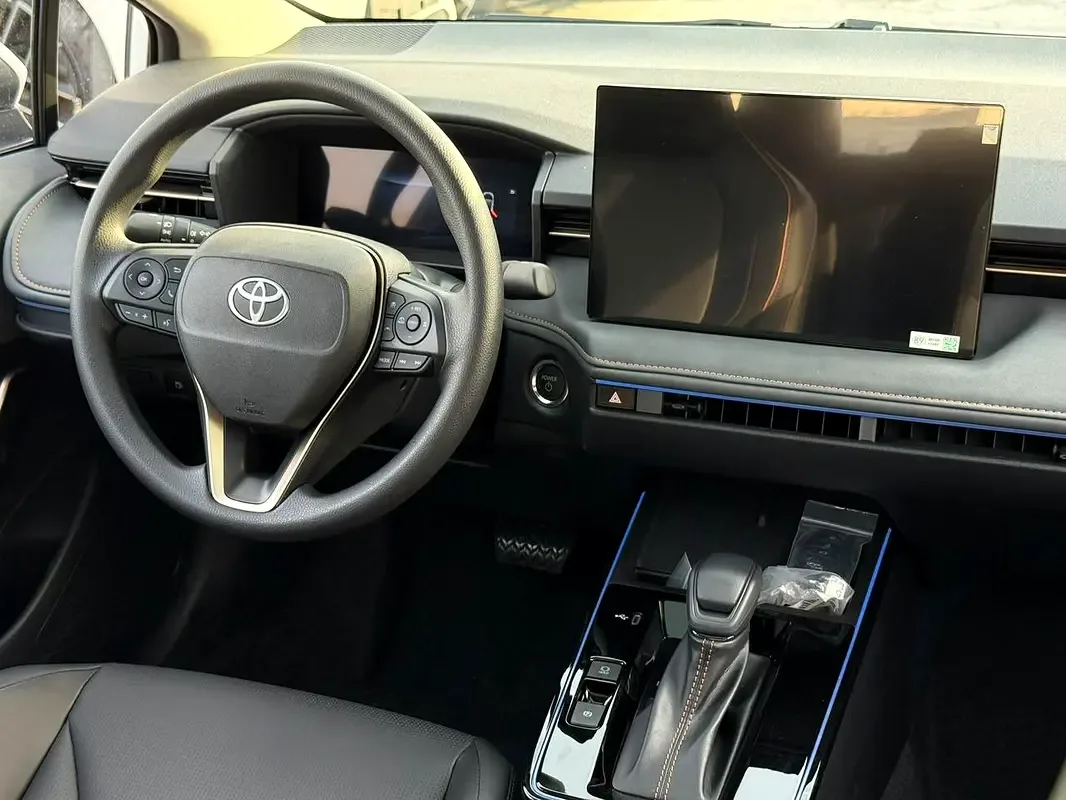 Toyota Corolla 1.8 CVT (137 حصان) - 19