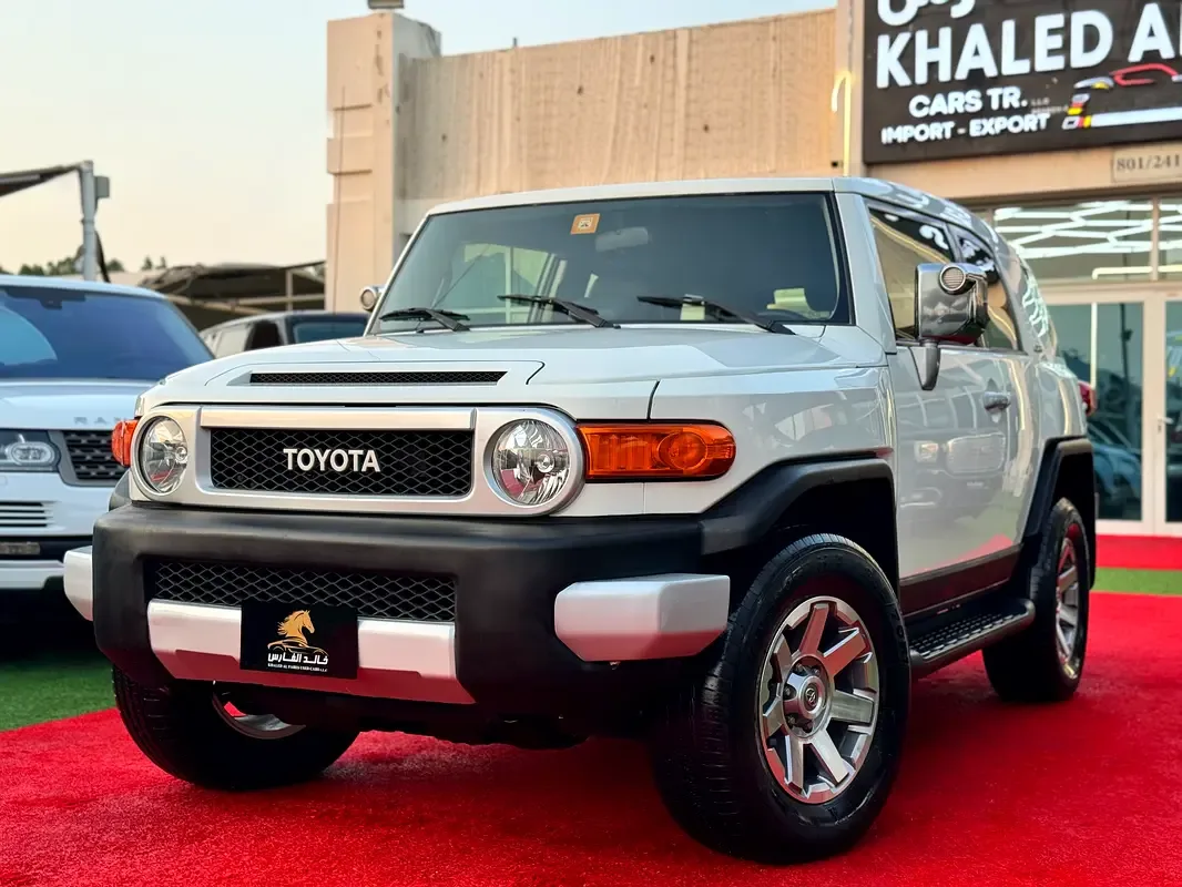Toyota FJ Cruiser 4.0 AT (264 hp)