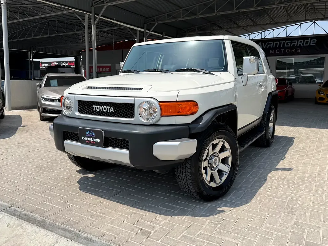 Toyota FJ Cruiser 4.0 AT (264 hp)