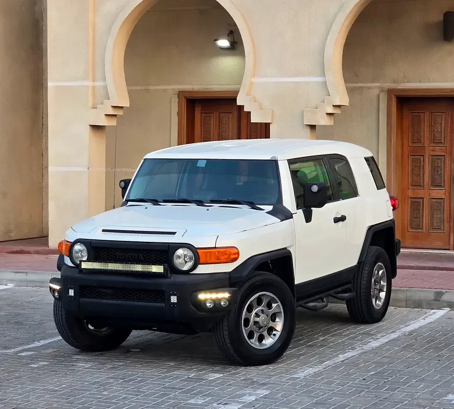 Toyota FJ Cruiser 4.0 AT (264 hp)