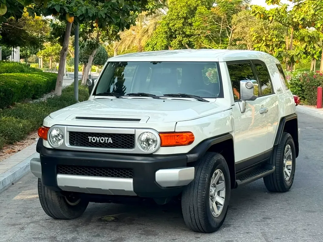 Toyota FJ Cruiser 4.0 AT (264 hp)
