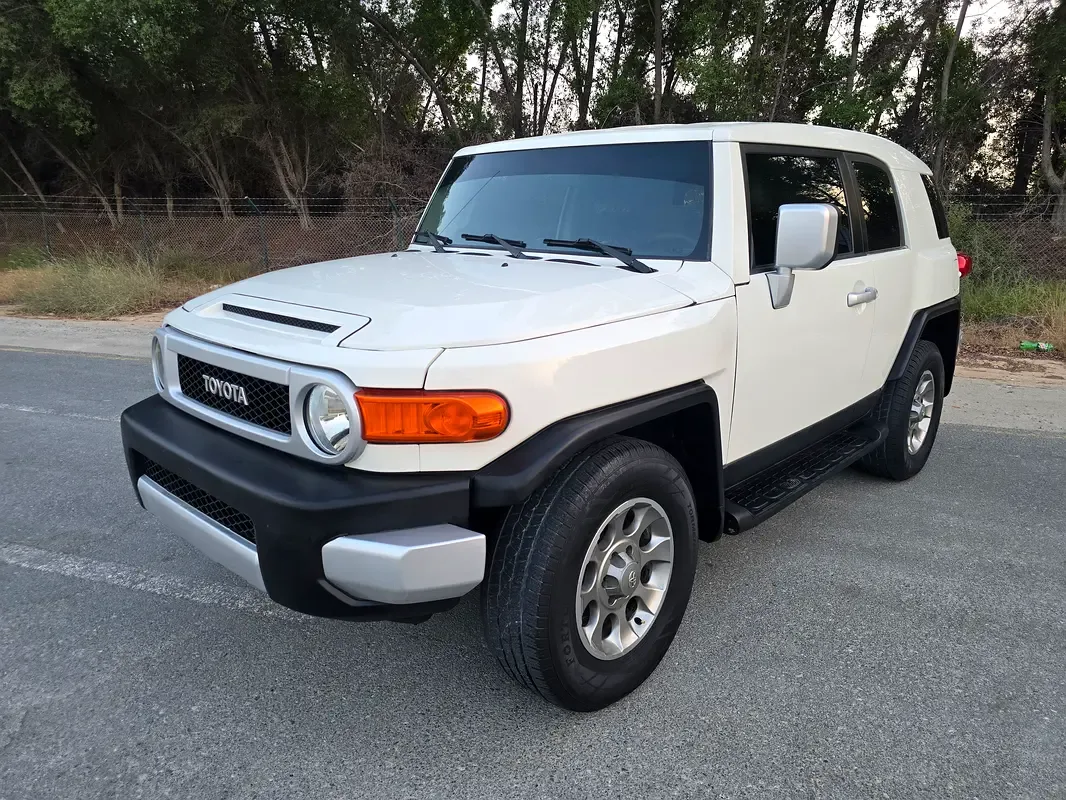 Toyota FJ Cruiser 4.0 AT (264 hp)