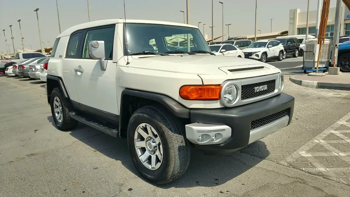 Toyota FJ Cruiser 4.0 AT (264 حصان) - 2