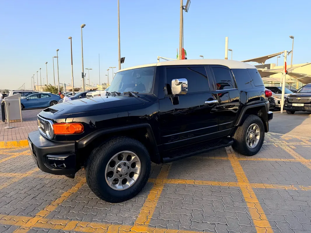 Toyota FJ Cruiser 4.0 AT (264 hp)