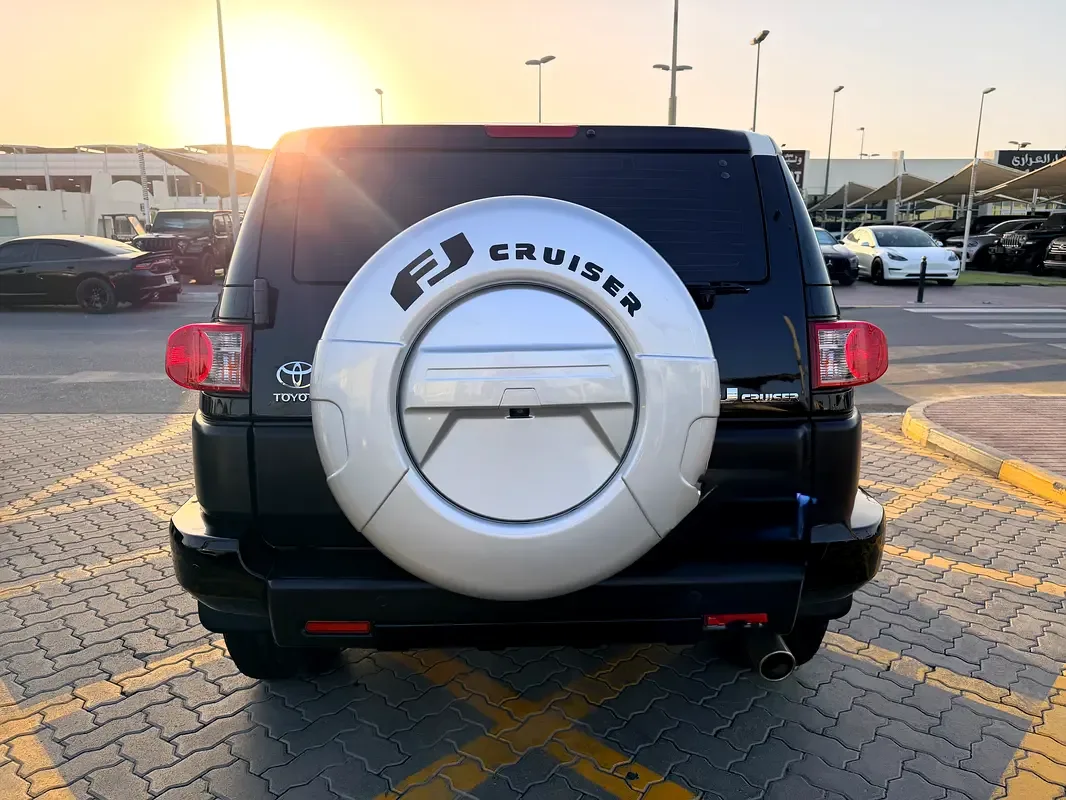 Toyota FJ Cruiser 4.0 AT (264 حصان) - 4