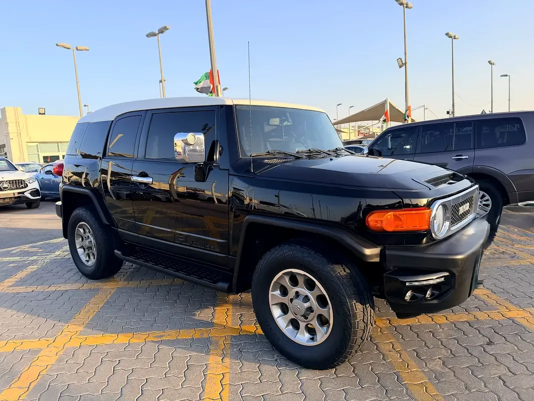 Toyota FJ Cruiser 4.0 AT (264 حصان) - 2