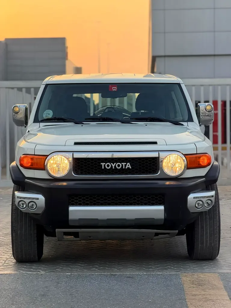 Toyota FJ Cruiser 4.0 AT (264 حصان) - 2